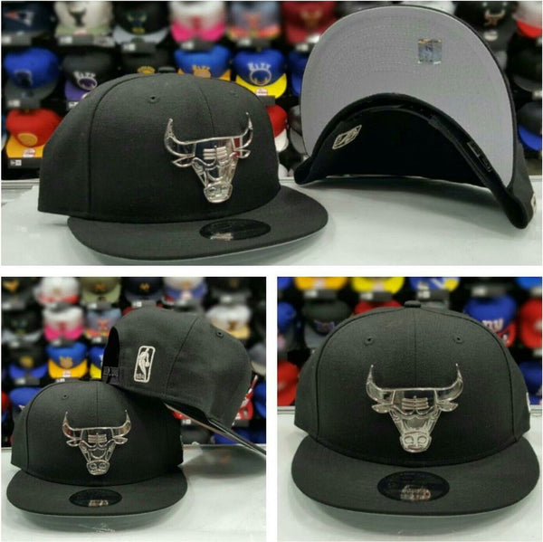 Chicago Bulls BLACK METAL-BADGE SNAPBACK Melton Grey Hat