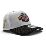 White 2025-2026 New York Knicks Champions Black Curved Visor Gray Bottom Trophy Side Patch New Era 9Forty Snapback (Copy)