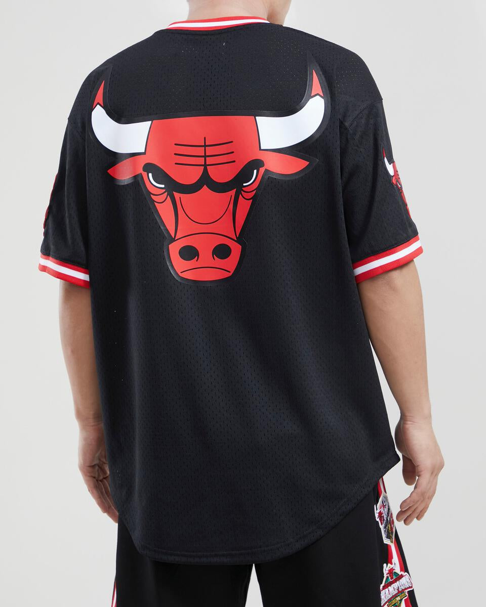 Pro Standard Men's Chicago Bulls Paisley Woven Shorts - White