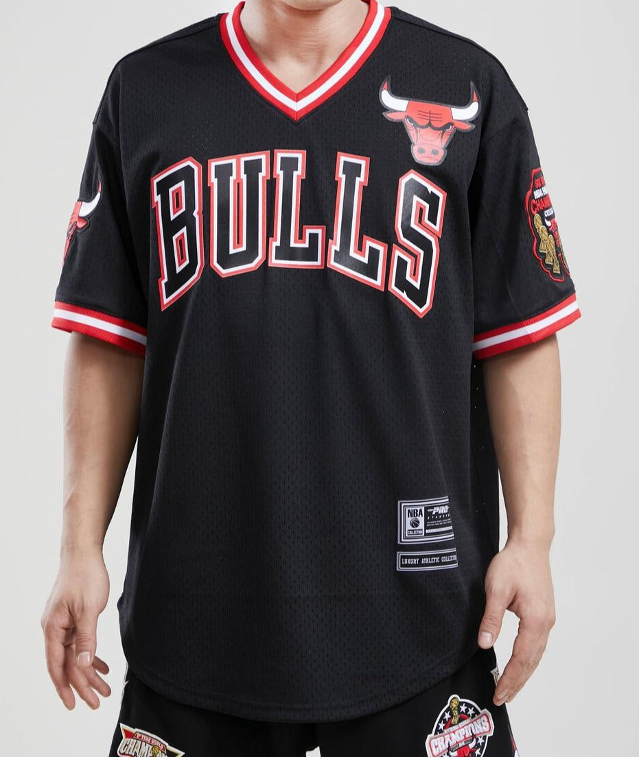 Fashion Mesh V-Neck Chicago Bulls - Shop Mitchell & Ness Shirts