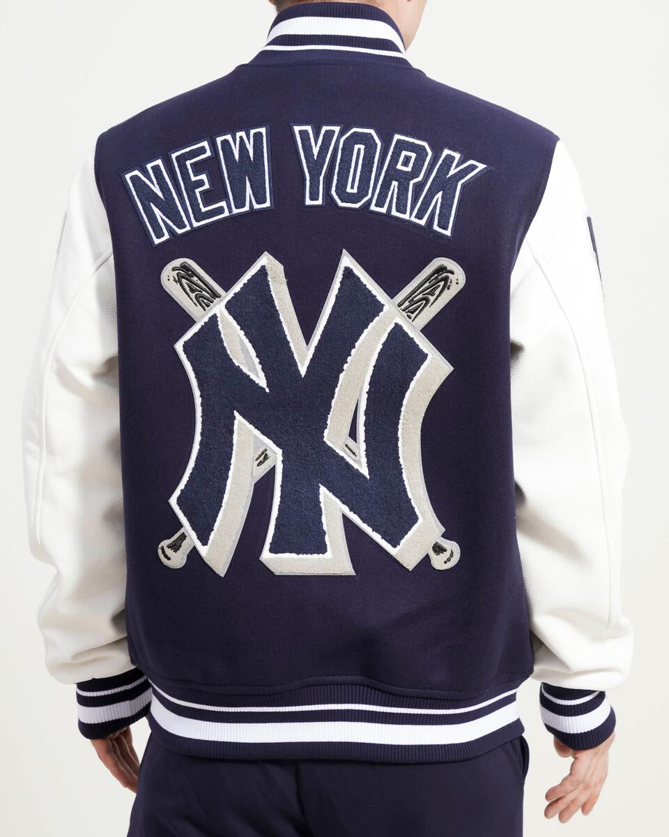 Men's Pro Standard Gray New York Yankees Team Logo T-Shirt Size: Small