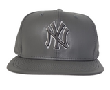 New Era 59Fifty PU Leather New York Yankees Grey On White outline Fitted