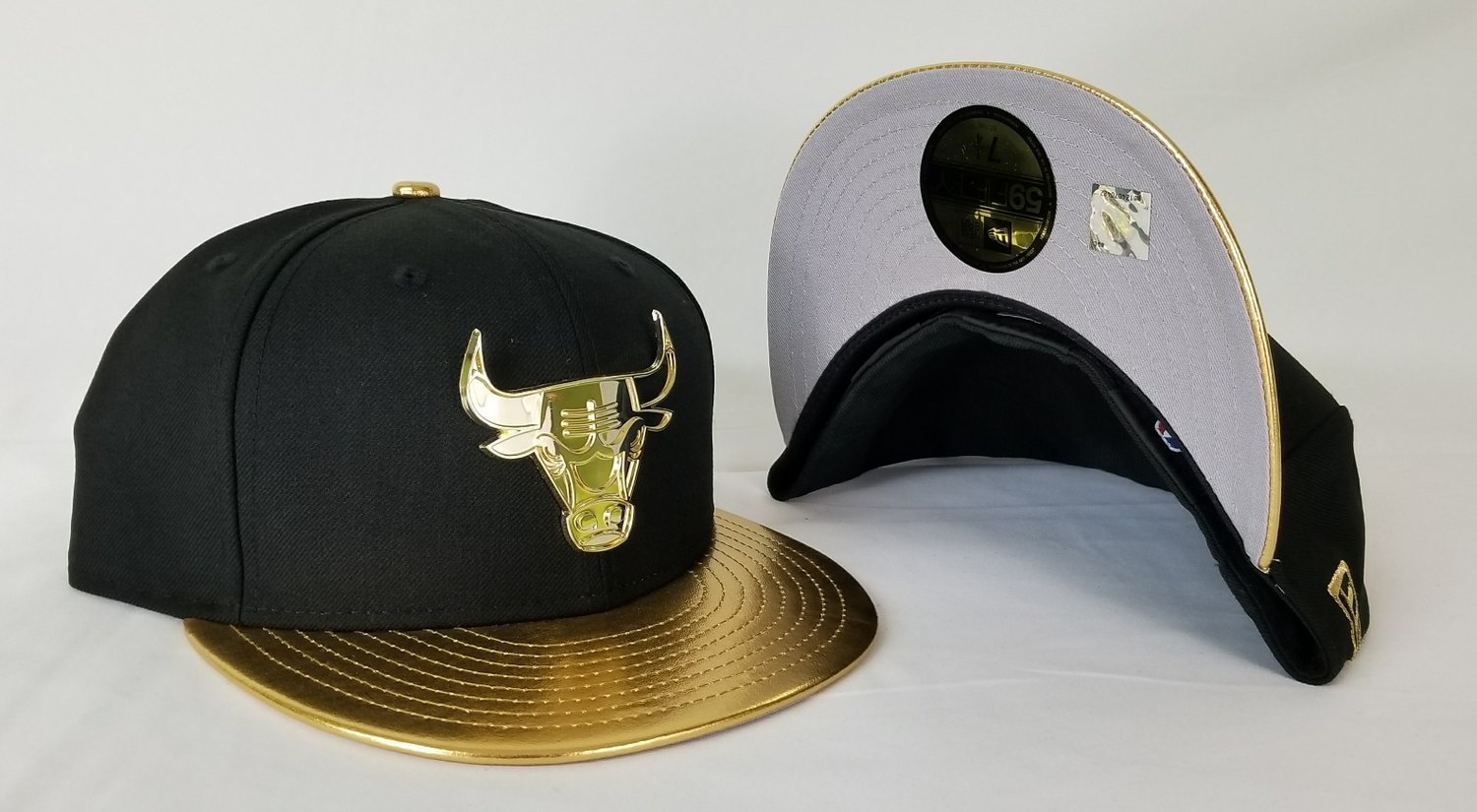 Matching New Era NBA Bulls Metal Logo Fitted Hat 71/4