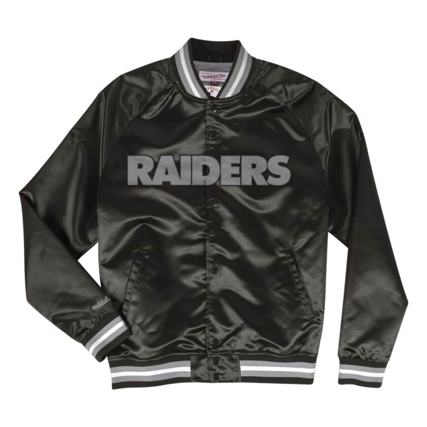 Gigi Hadid weet het zeker: de varsity jas is perfect voor de winterdagen Gigi Hadid weet het zeker: de varsity jas is perfect voor de winterdagen