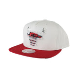 Mitchell & Ness White / Red Destructed Chicago Bulls snapback