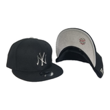 New Era Black New York Yankees Silver Metal Badge Snapback hat
