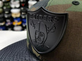 New Era NFL Oakland Raiders Metal Badge Snapback Camouflage Army Green Strapback