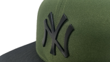 New Era Rifle Green - Black New York Yankees Black Metal Badge Snapback hat