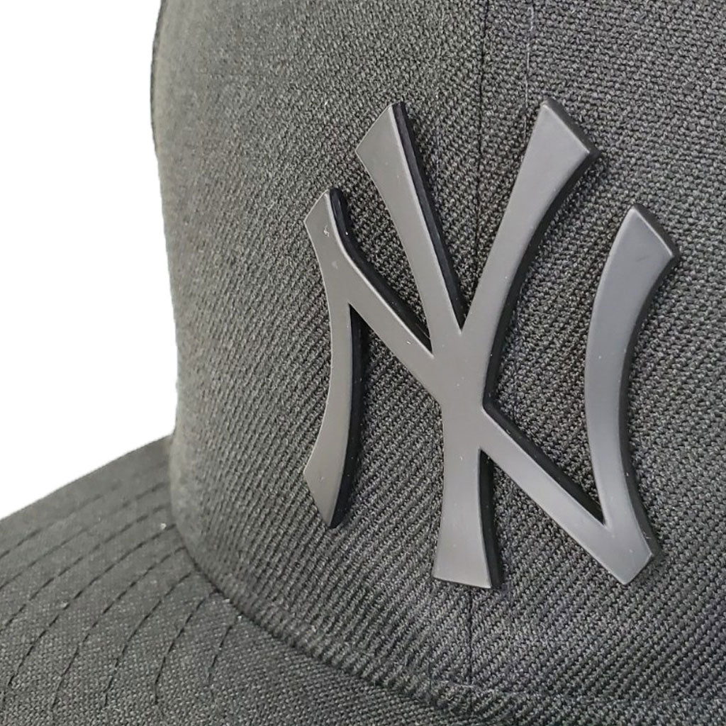 New York Yankees Black Metal Badge New Era 9Fifty Snapback