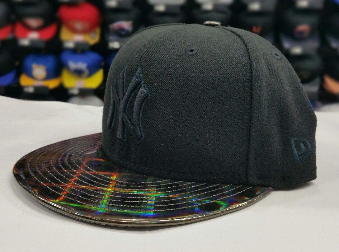 Exclusive New York Yankee MLB Black New Era 9Fifty Snapback Hat